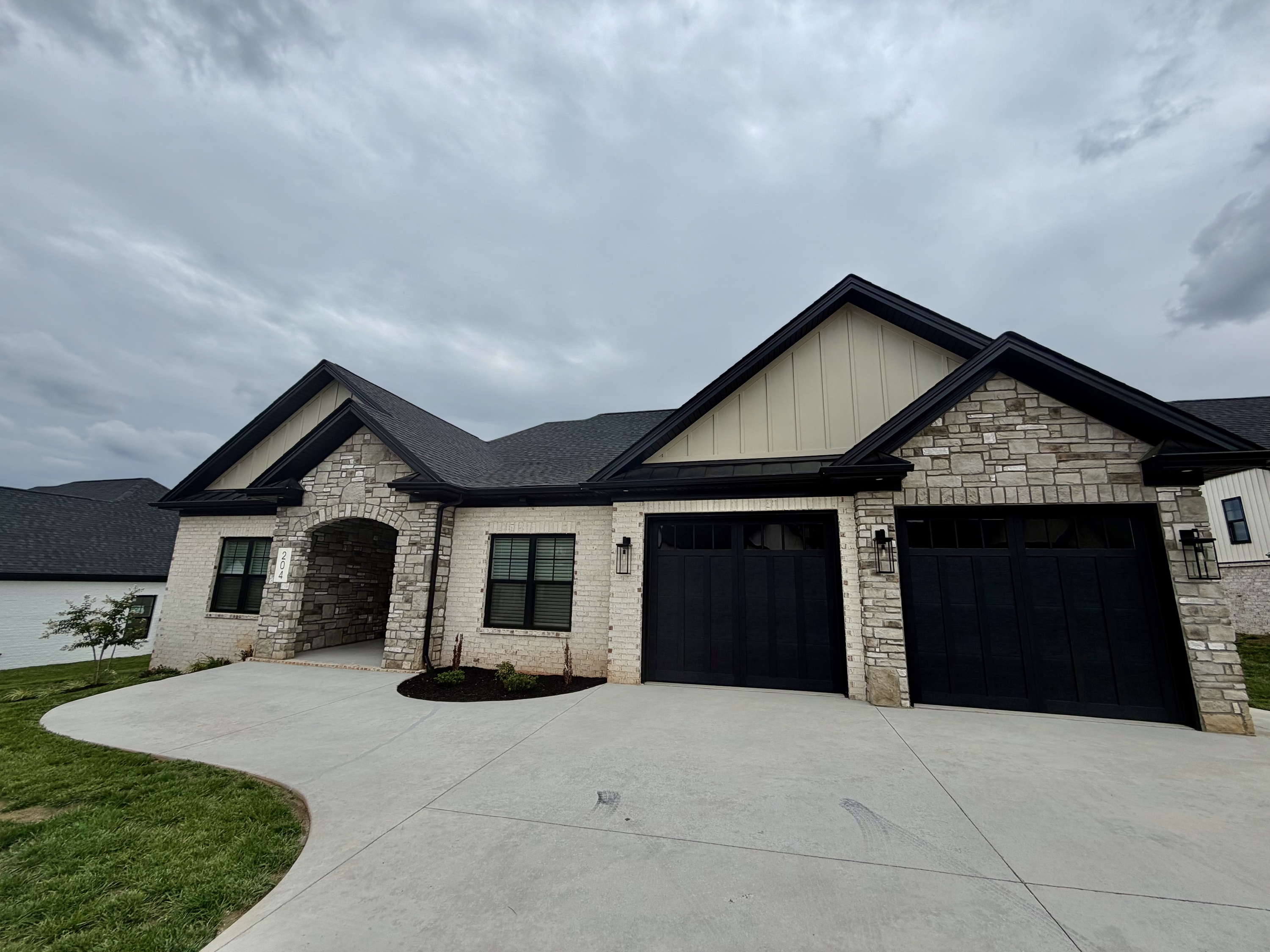 204 Crest Ridge Ct