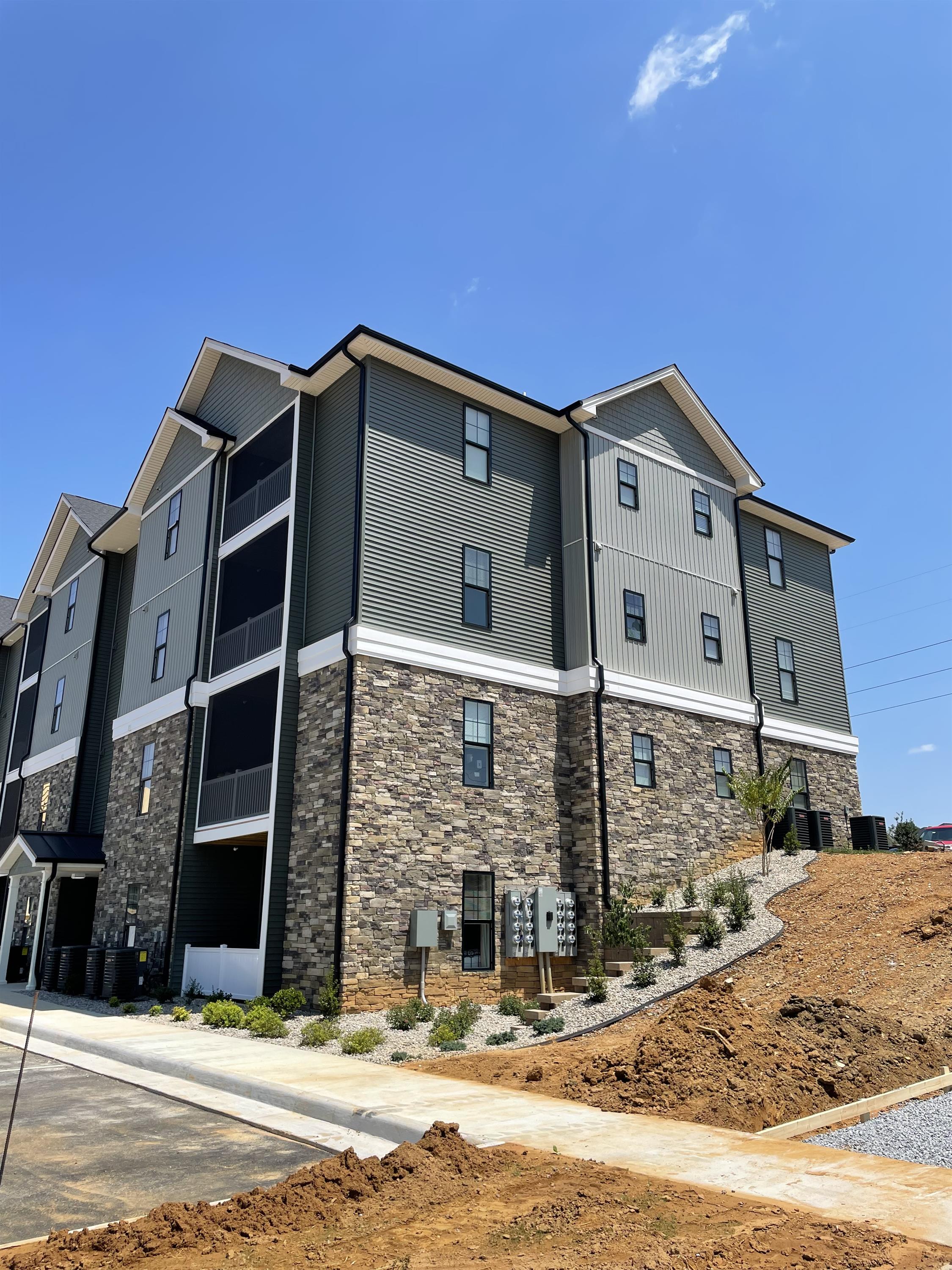 456 English Commons Drive - 404